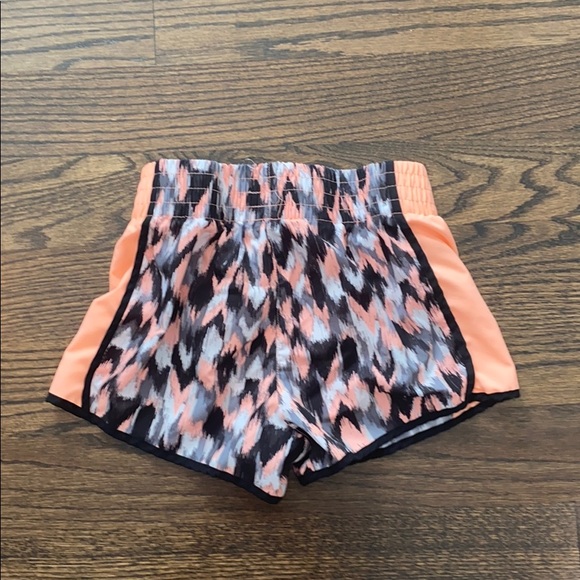 Comfortable/Athletic shorts - Picture 2 of 2